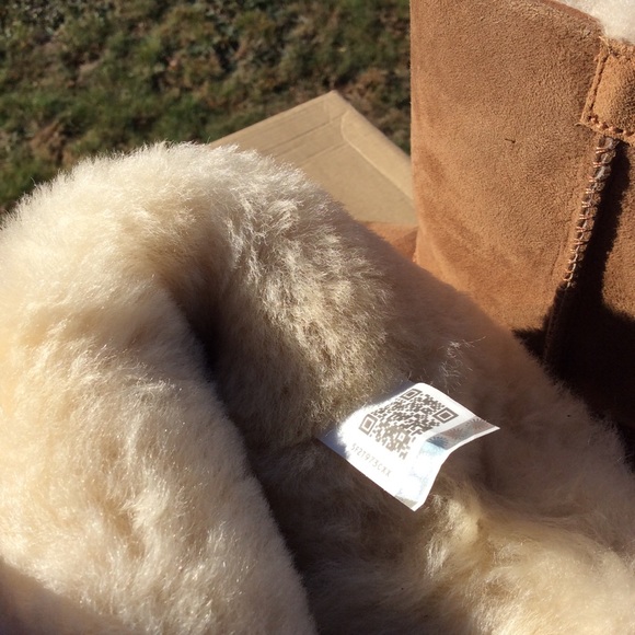 Ugg Short Brigette Bow Boots - Picture 6 of 6